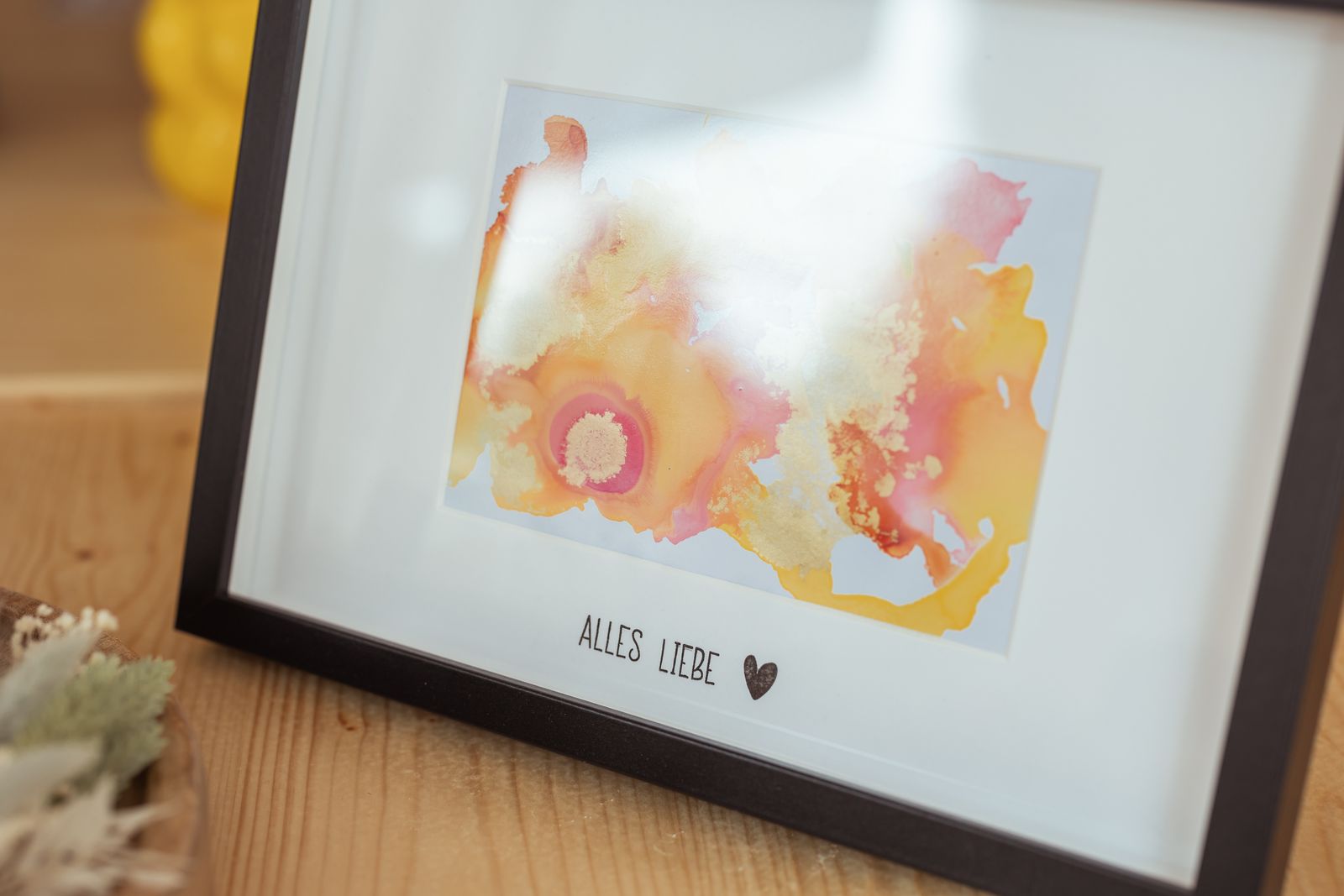 Gerahmtes Alcohol-Ink-Bild in Orange- und Pinktönen